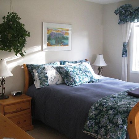 Avens Renaissance B&B Canmore Esterno foto