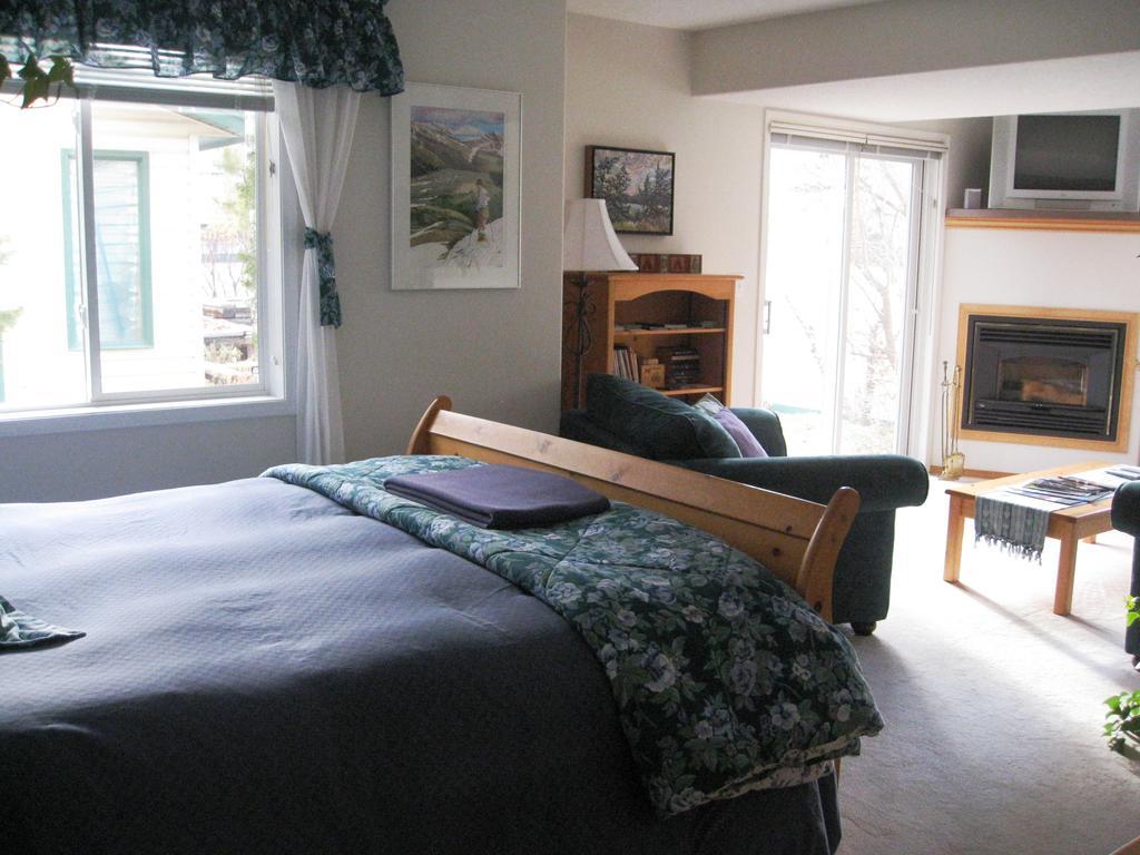 Avens Renaissance B&B Canmore Camera foto