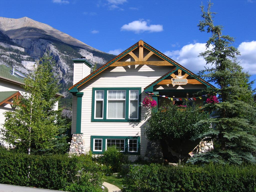 Avens Renaissance B&B Canmore Esterno foto